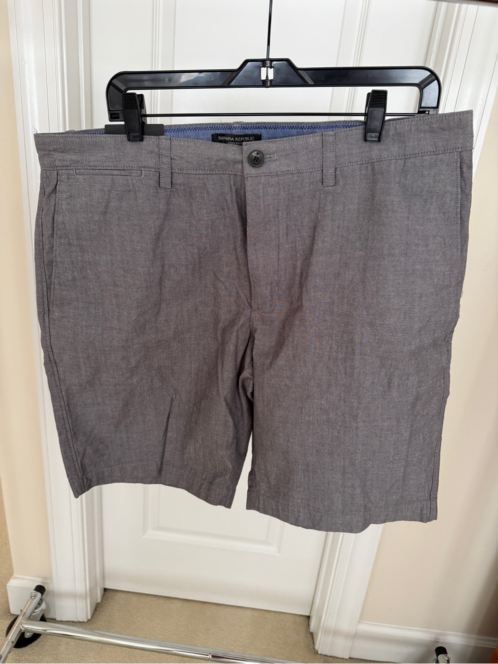 BRAND NEW Banana Republic Men's Heather Gray Flat-Front Chino Shorts